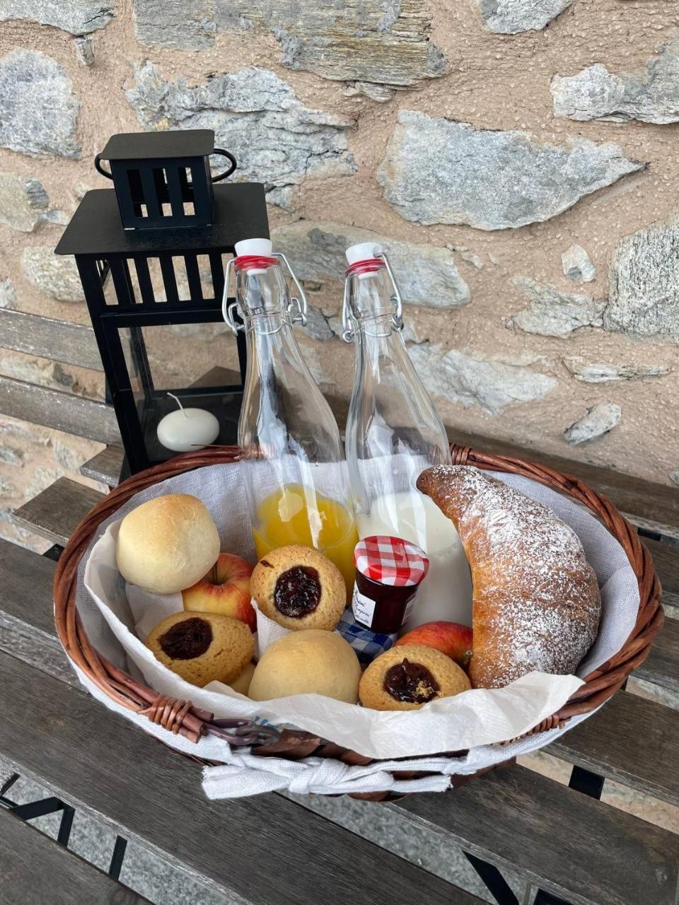Palazzo Mia By Icasamia It Apartment Castello Cabiaglio Екстериор снимка
