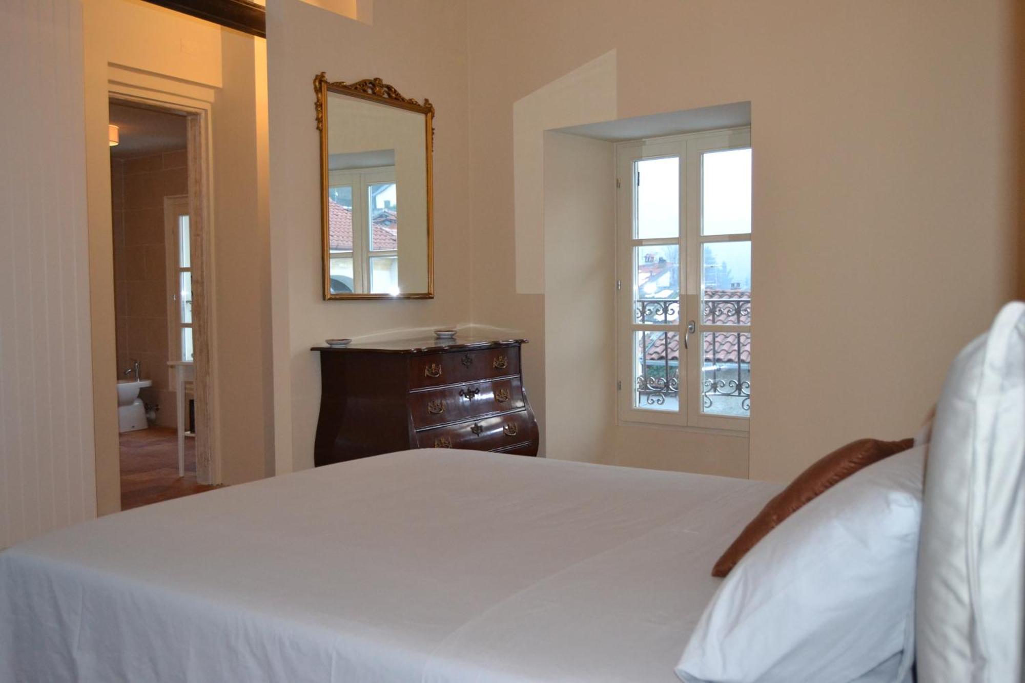 Palazzo Mia By Icasamia It Apartment Castello Cabiaglio Стая снимка